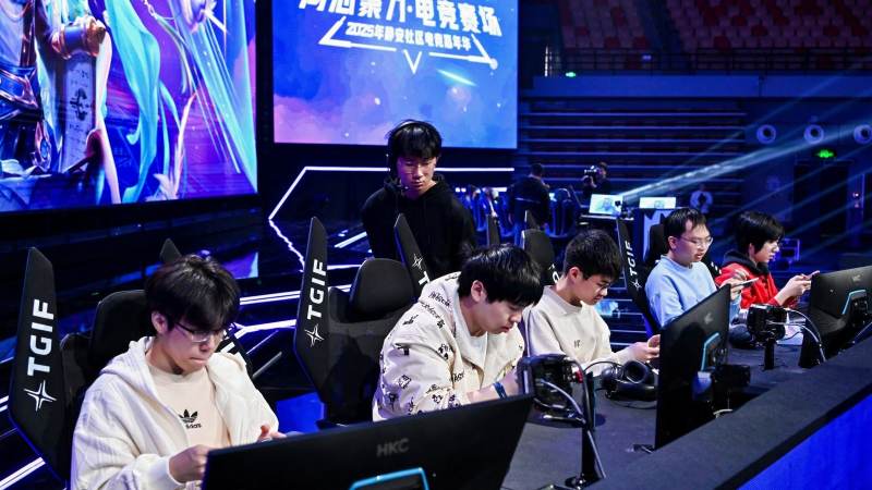 T1战队Faker在英雄联盟中的中单核心角色与团队协作解析